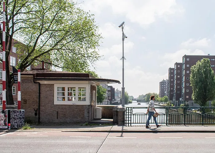 SWEETS - Van Hallbrug